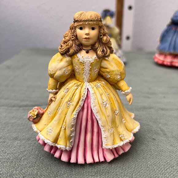 Lot of Eight "The Dolls of Willow Hall" Victorian Miniatures with some RAREs! - Picture 9 of 16
